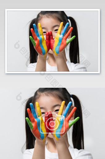 双马尾女孩双手沾满彩色涂料手部特写图片