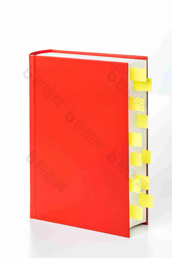 红色书本黄色便签纸静物摄影图