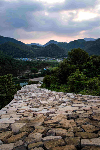 深山堡垒石头堆砌的<strong>路风景</strong>摄影图