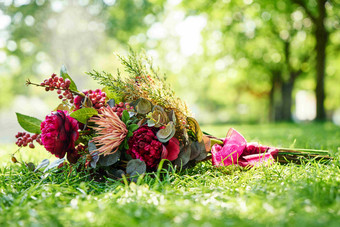 红色花束婚姻植物特写摄影图