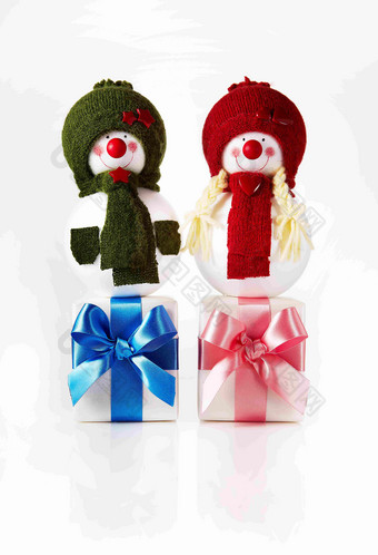 圣诞节雪人礼物绿色红色围巾摄影图
