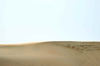 沙漠里的沙丘自然景色摄影图