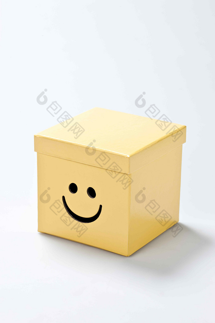 黄色的储物盒存储衣橱