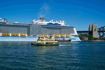 海洋客船乘客浏览船景观摄影图