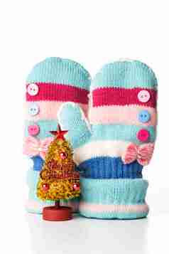 可爱圣诞树儿童毛线手套场景摄影图