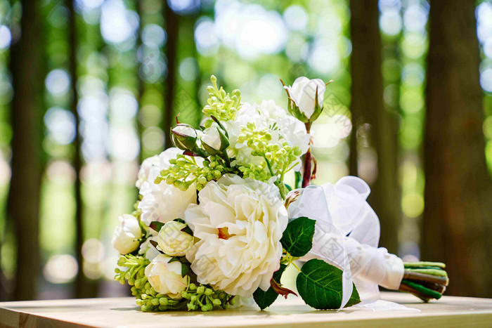 白色玫瑰浪漫的婚礼花束场景图