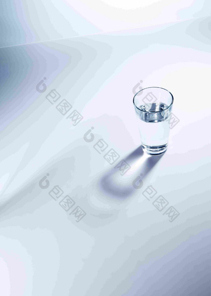 水玻璃杯光影素材静物摄影图