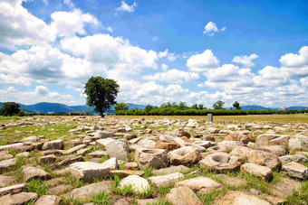 庆州寺庙石头公园树林天空风景摄影图