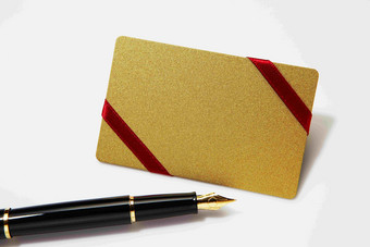 钢笔黄金卡片红色丝带摄影图