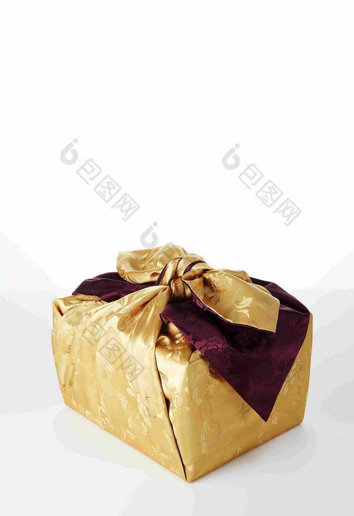 感恩节黄色包裹礼包韩国特产摄影图