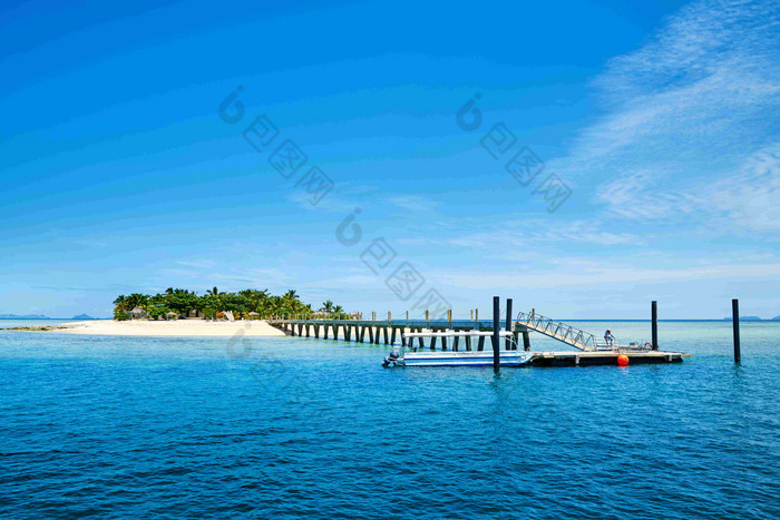 斐济海滩小岛栈桥风景摄影图
