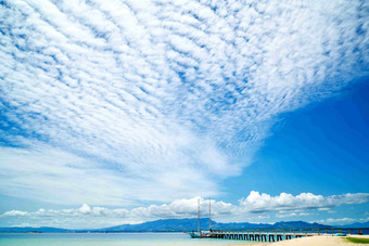 鱼鳞云白云天空海景风景摄影图