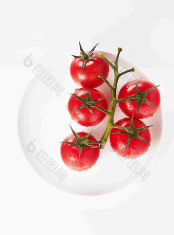 新鲜的樱桃番茄特写镜头摄影图