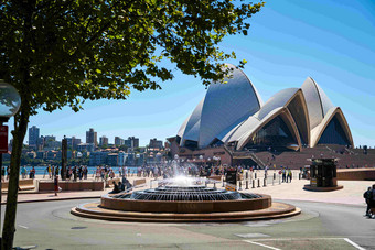 悉尼歌剧院喷泉广场景观摄影图
