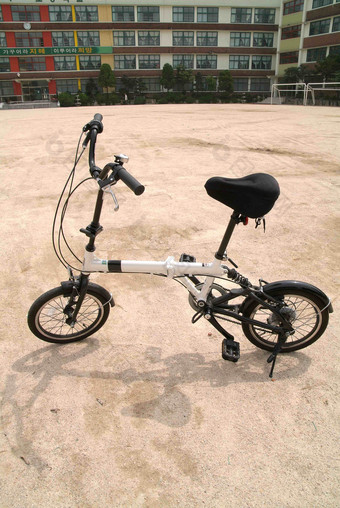 折叠<strong>自行车</strong>小车轮静物摄影图