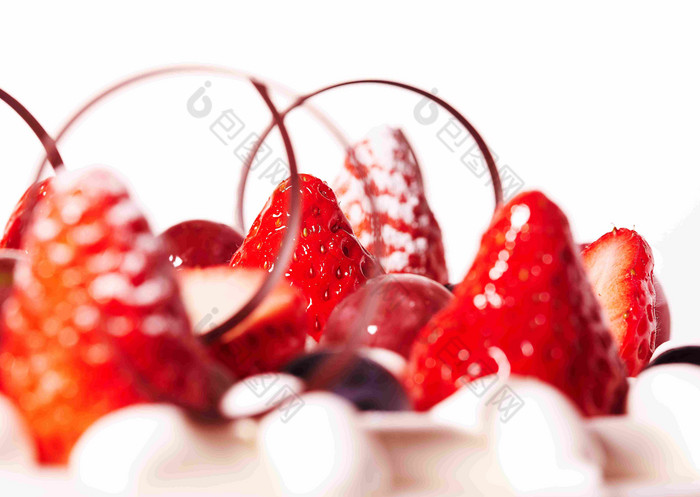 蛋糕草莓水果丝带特写细节摄影图