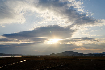 黑暗云太阳<strong>光</strong>