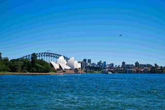 悉尼歌剧院远观海边景观摄影图