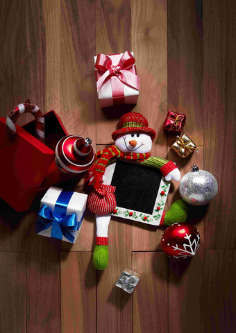 圣诞节生活礼物盒雪人装饰物摄影图