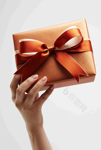 橙色礼物感激礼盒包装场景摄影图