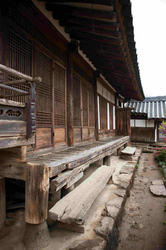 韩国传统的房子木屋场景图