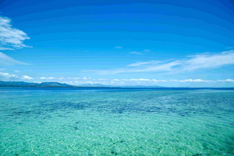 斐济岛蓝天白云蔚蓝大海自然风景摄影图