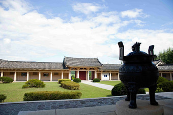 韩国寺庙香炉建筑群摄影图