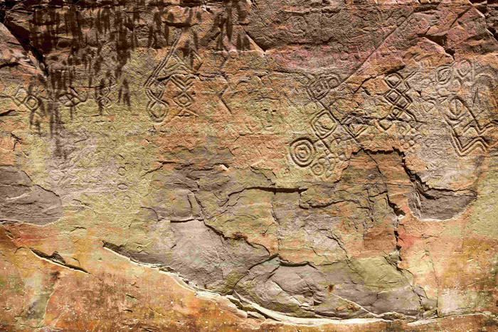 新石器时期文化遗产岩石雕刻摄影图
