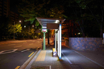 首尔街道公共汽车车站场景摄影图