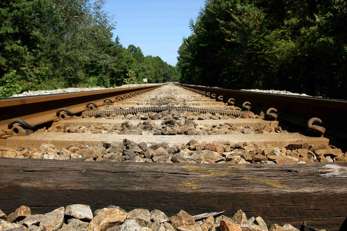 铁路木头铁路道自然风景特写摄影图