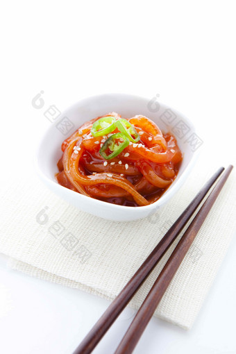 韩国传统咸菜丝鱿鱼丝特色小吃摄影图