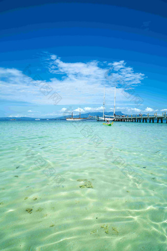 清澈透明唯美风景海洋天空风景图