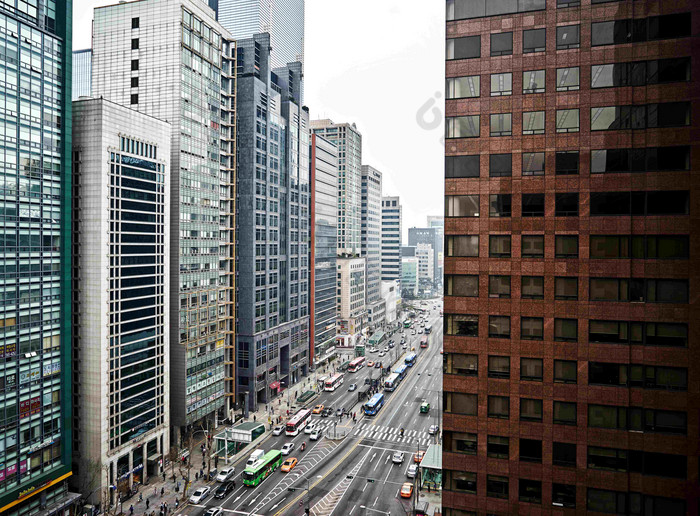 摩天大楼现代交通道路场景摄影图