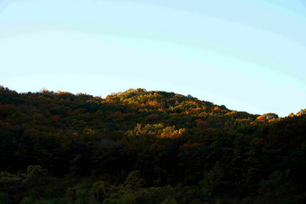 秋日晴空山坡山上风光