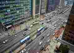 俯视交通道路交通场景摄影图
