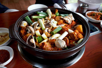<strong>炖</strong>食物热菜韩国传统饮食摄影图
