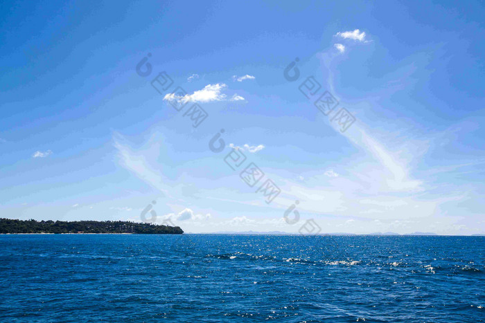 普吉岛波海天空风光摄影图