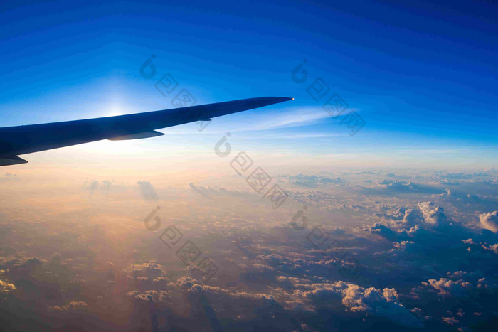 阳光云翼飞机云海风景摄影图