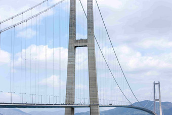 交通吊桥结构特写摄影图