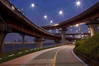 夜空下的街灯临河江南区风景摄影图