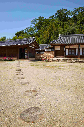 Kanggol村传统的房子