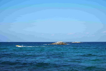 海水湛蓝海面礁石船只飞驶