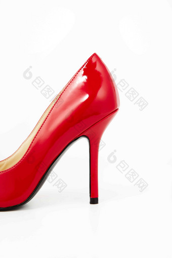 优雅的红色高跟鞋侧拍图