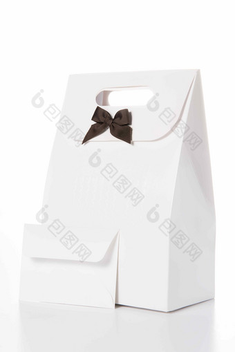 丝带白色盒子<strong>礼物</strong>包装样机场景图