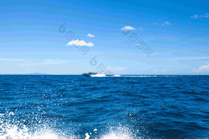 海浪蔚蓝大海风景摄影图