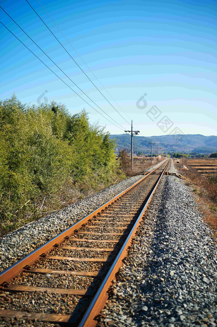 鐵路透視伸向遠方火車軌道風景