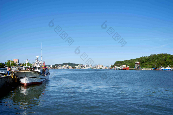 韩国港口渔船及二岸自然风光景观