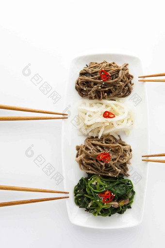 韩国四种小菜咸菜丝场景摄影图