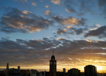 落日霞光时钟塔建筑悉尼风景摄影图