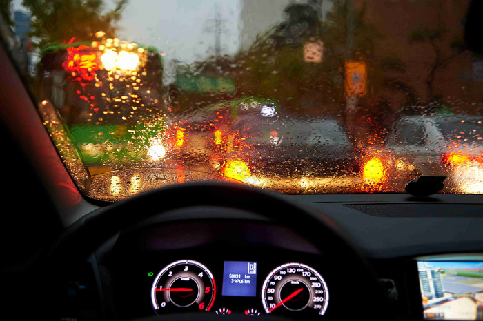 汽车雨窗口发光